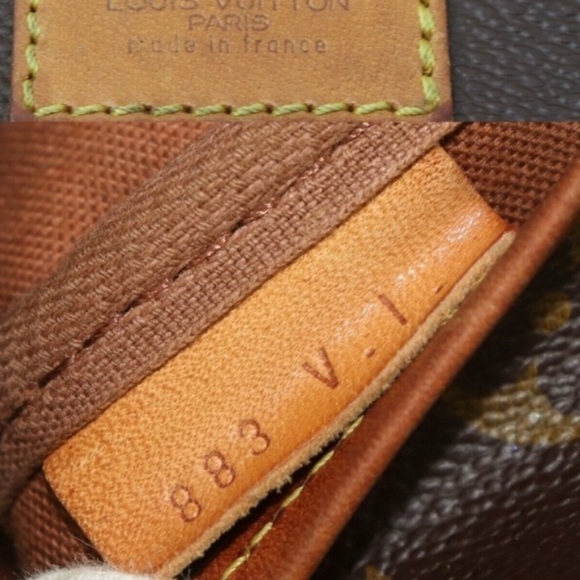 Auth preloved vintage Louis Vuitton Saumur 35 Large Messenger Bag. - Picture 6 of 16